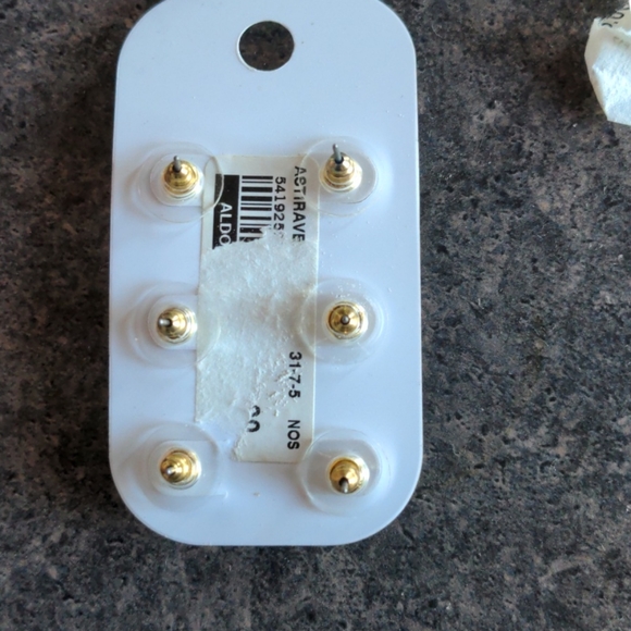 FREE WITH ANY PURCHASE Aldo stud earrings - Picture 2 of 2